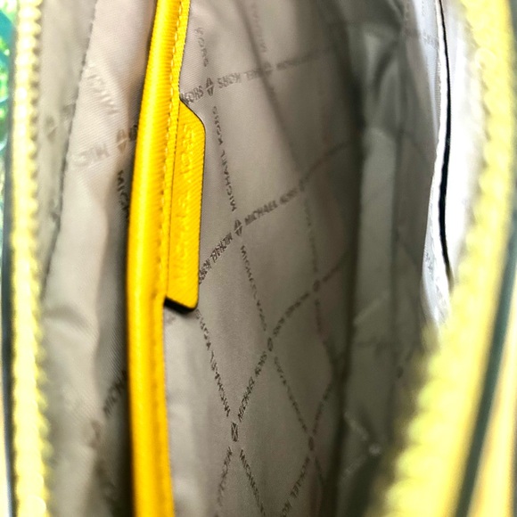 Michael Kors Large Jet Set Leather Daffodil Shoulder Crossbody Bag - Picture 7 of 10